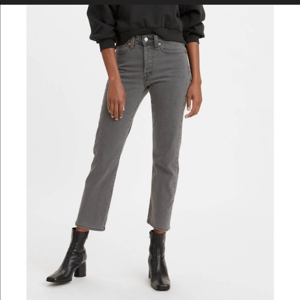Levi's° Women's High-Rise Wedgie
Straight Cropped Jeans